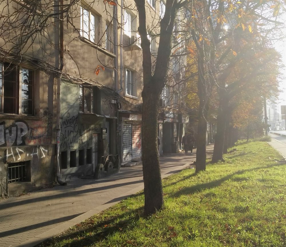 The street in front of Зимникъ before — empty and covered in graffiti
